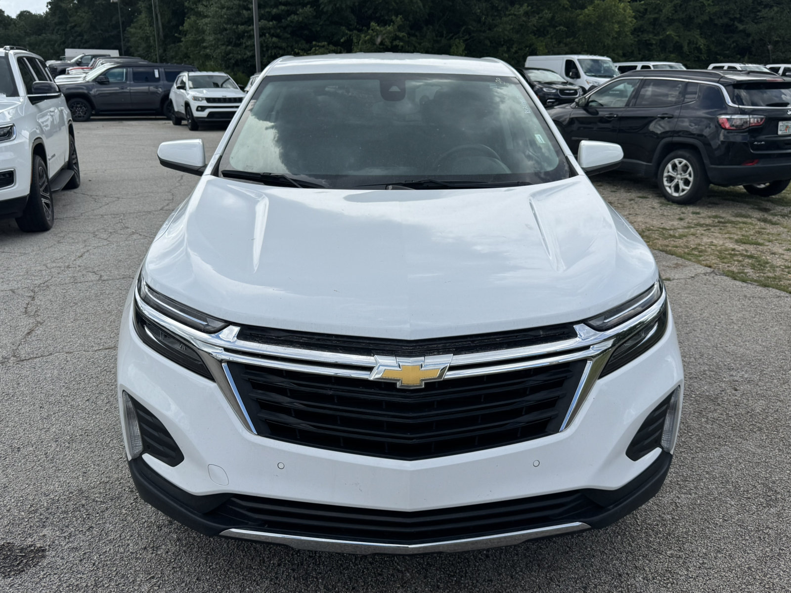 Used 2024 Chevrolet Equinox LT AWD/4WD image 2