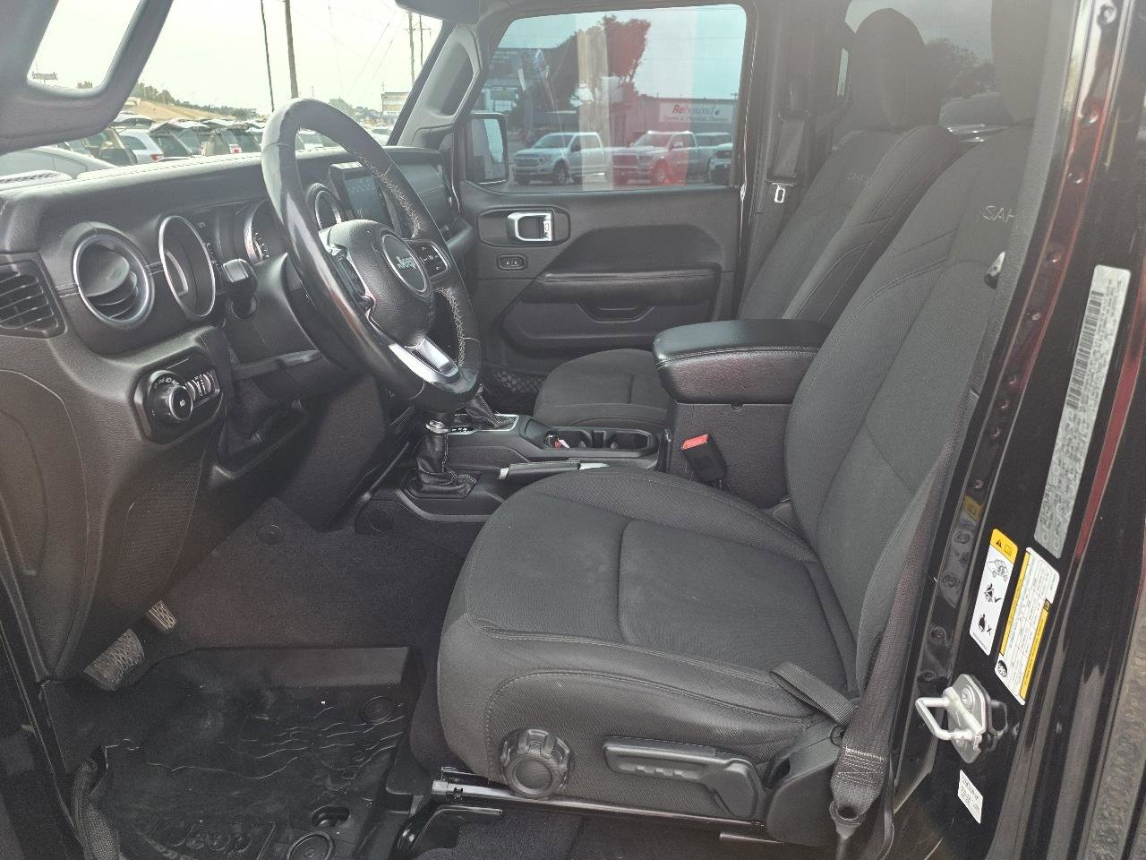 Used 2018 Jeep Wrangler Unlimited Sahara AWD/4WD image 10