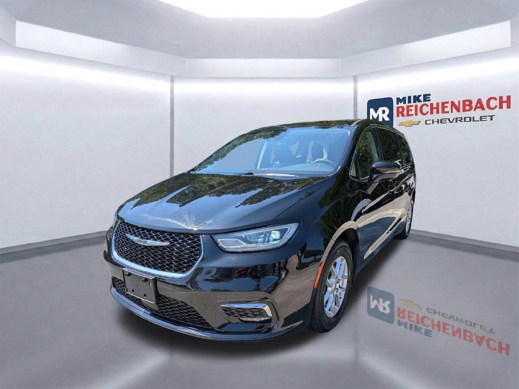 Used 2024 Chrysler Pacifica Touring-L FWD image 8