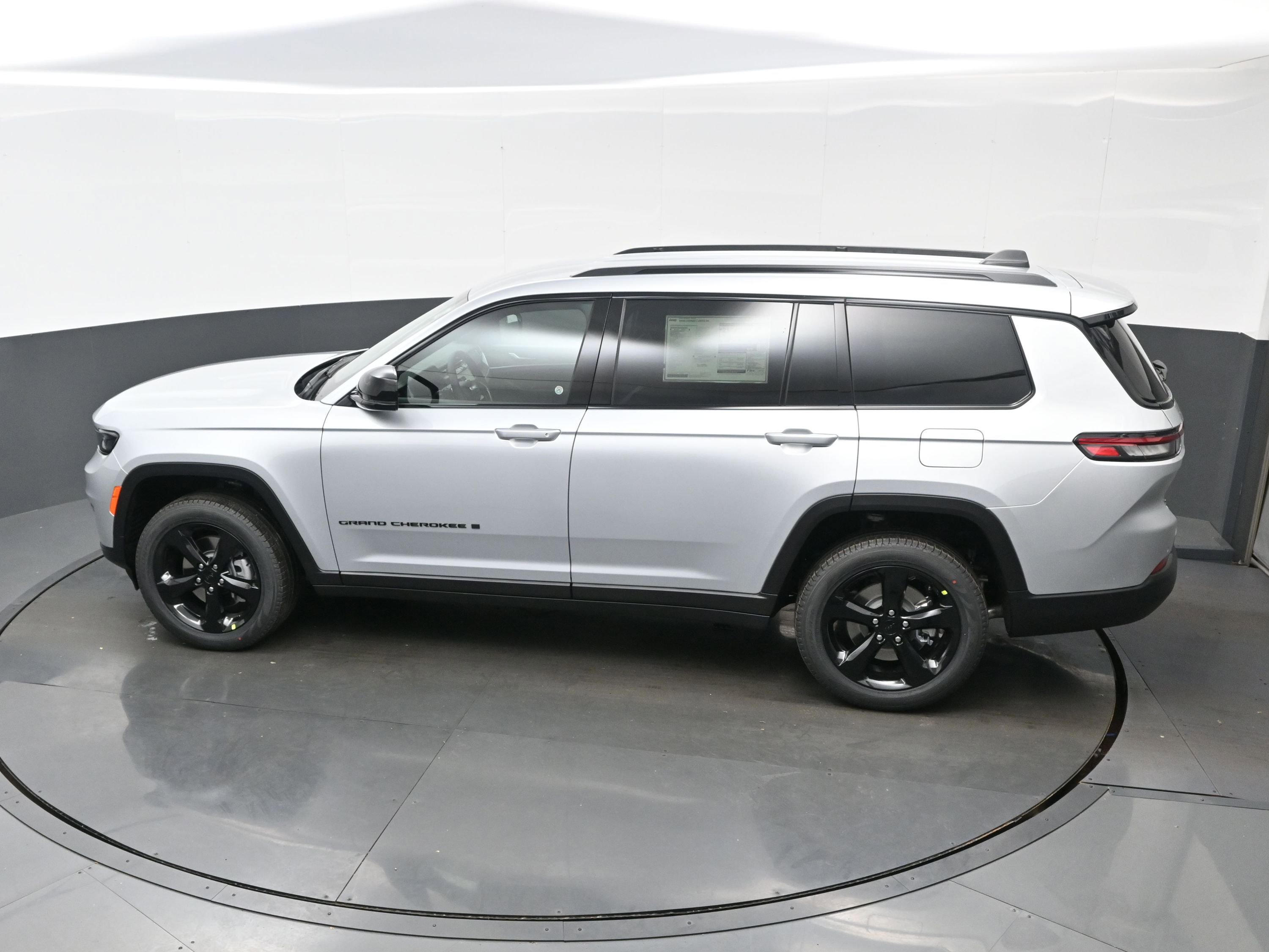New 2025 Jeep Grand Cherokee L Limited w/ Black Appearance Package AWD/4WD image 20