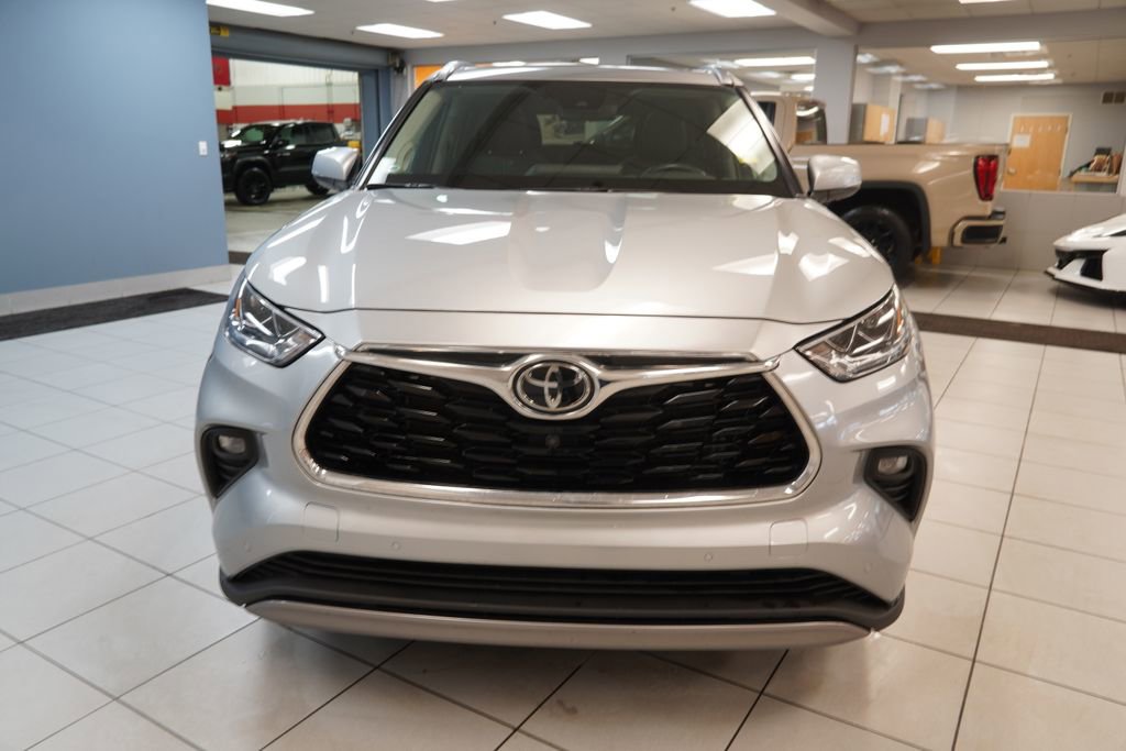 Used 2022 Toyota Highlander Platinum image 16