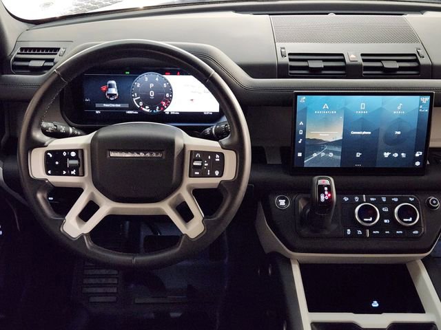 Used 2025 Land Rover Defender 110 S image 26