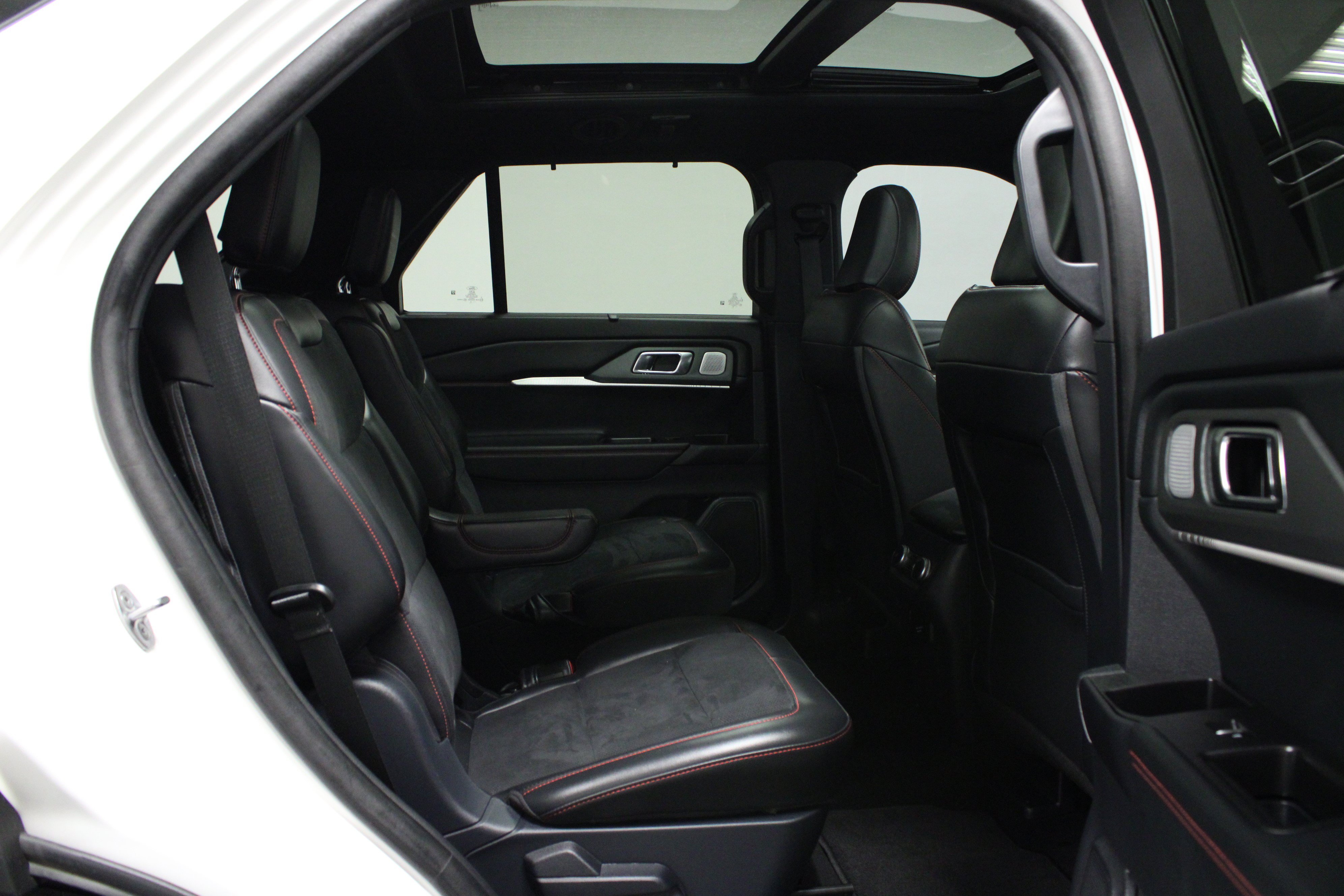 Used 2025 Ford Explorer ST AWD/4WD image 16