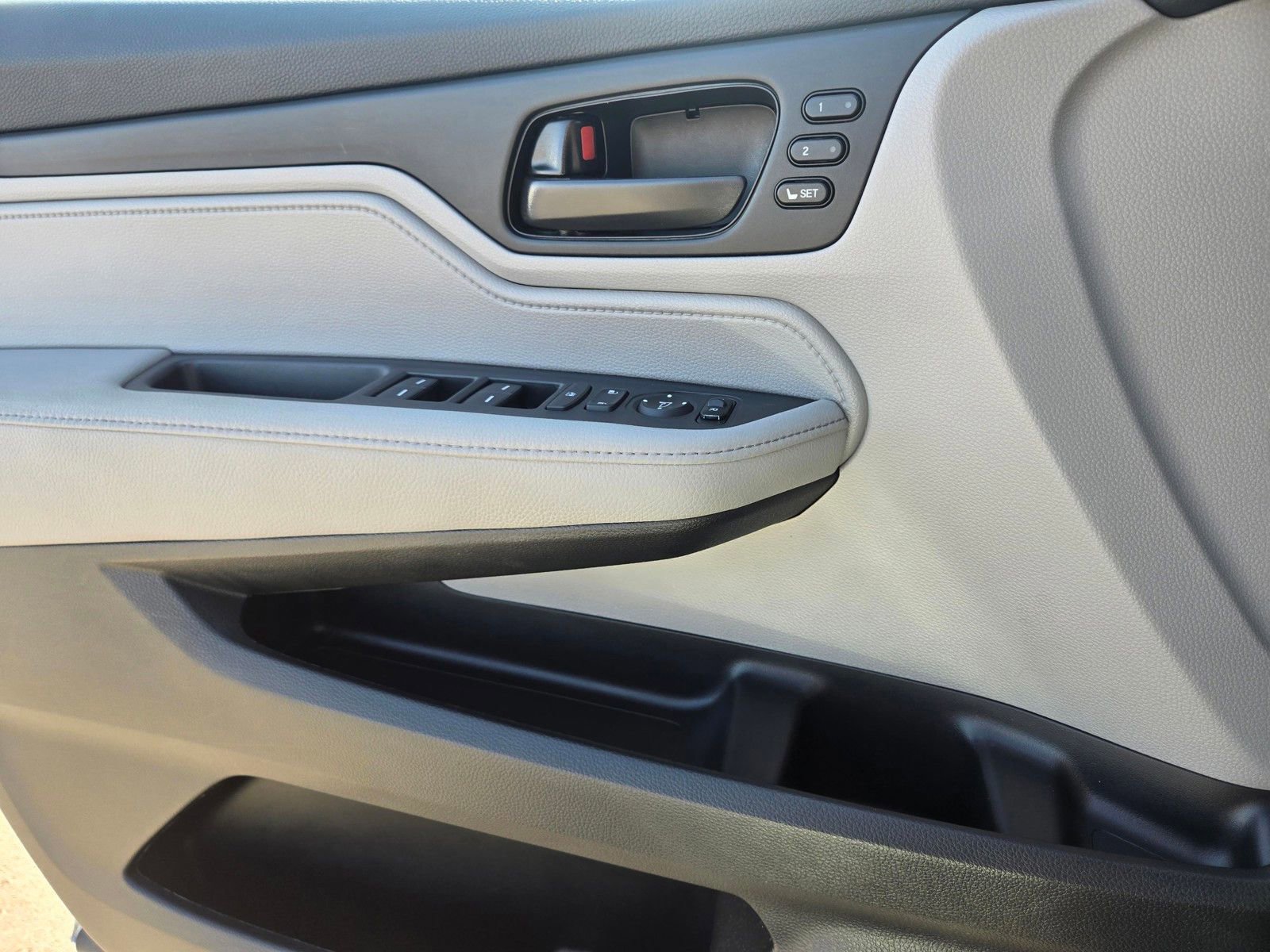 Used 2023 Honda Odyssey EX-L image 17