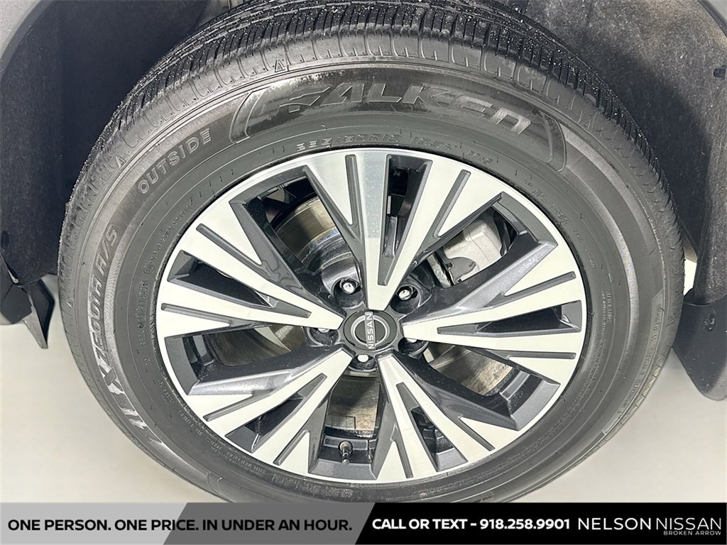 Used 2023 Nissan Rogue SV image 29