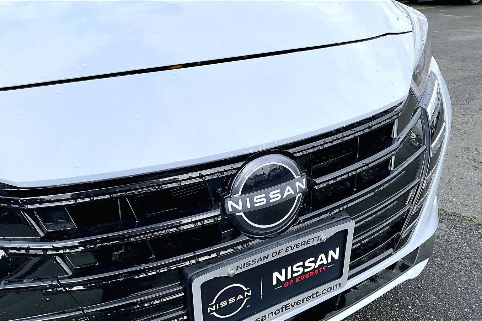 Used 2025 Nissan Versa SV w/ Trunk Package image 19