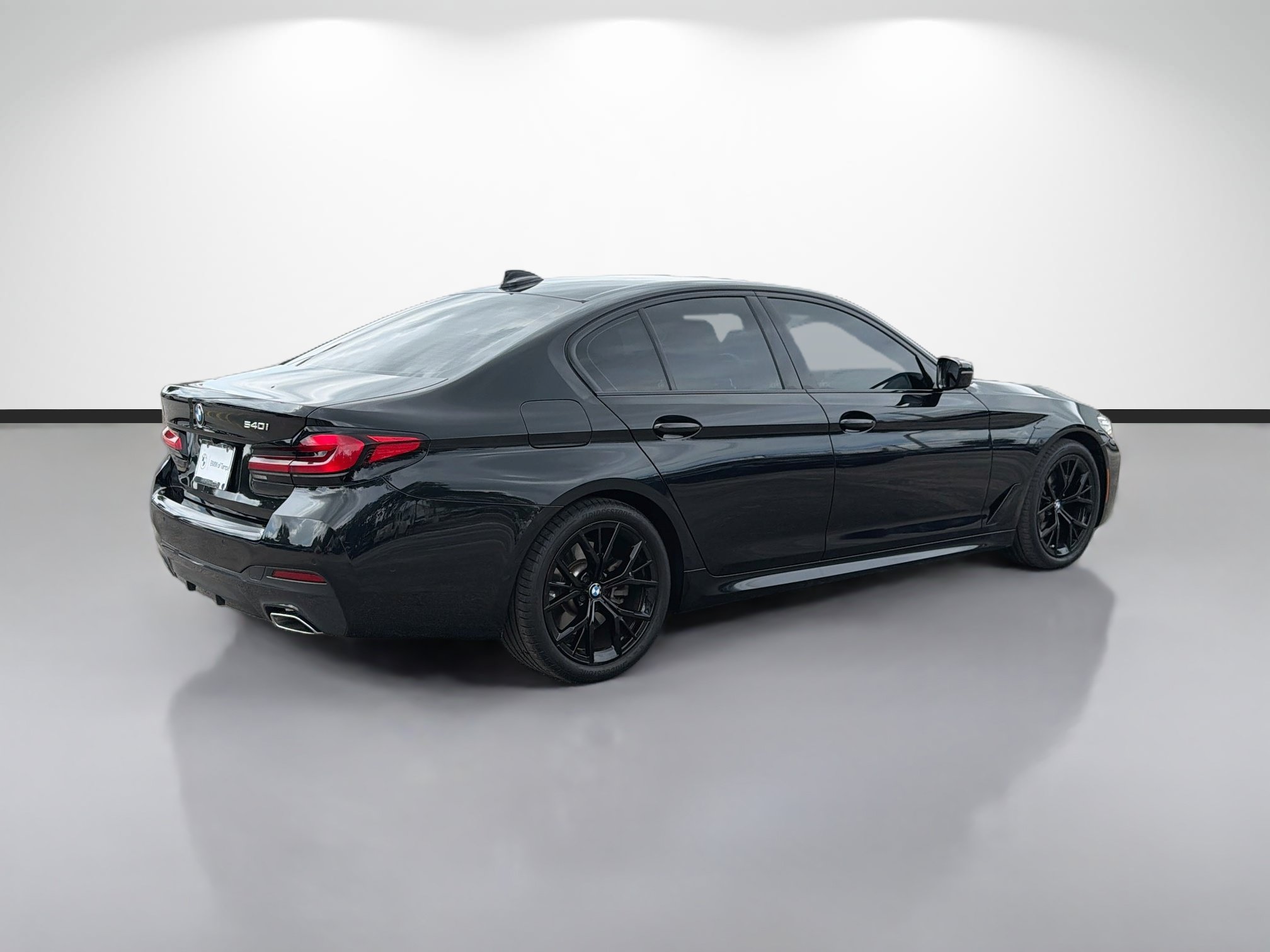 Used 2023 BMW 540i w/ M Sport Package RWD image 3