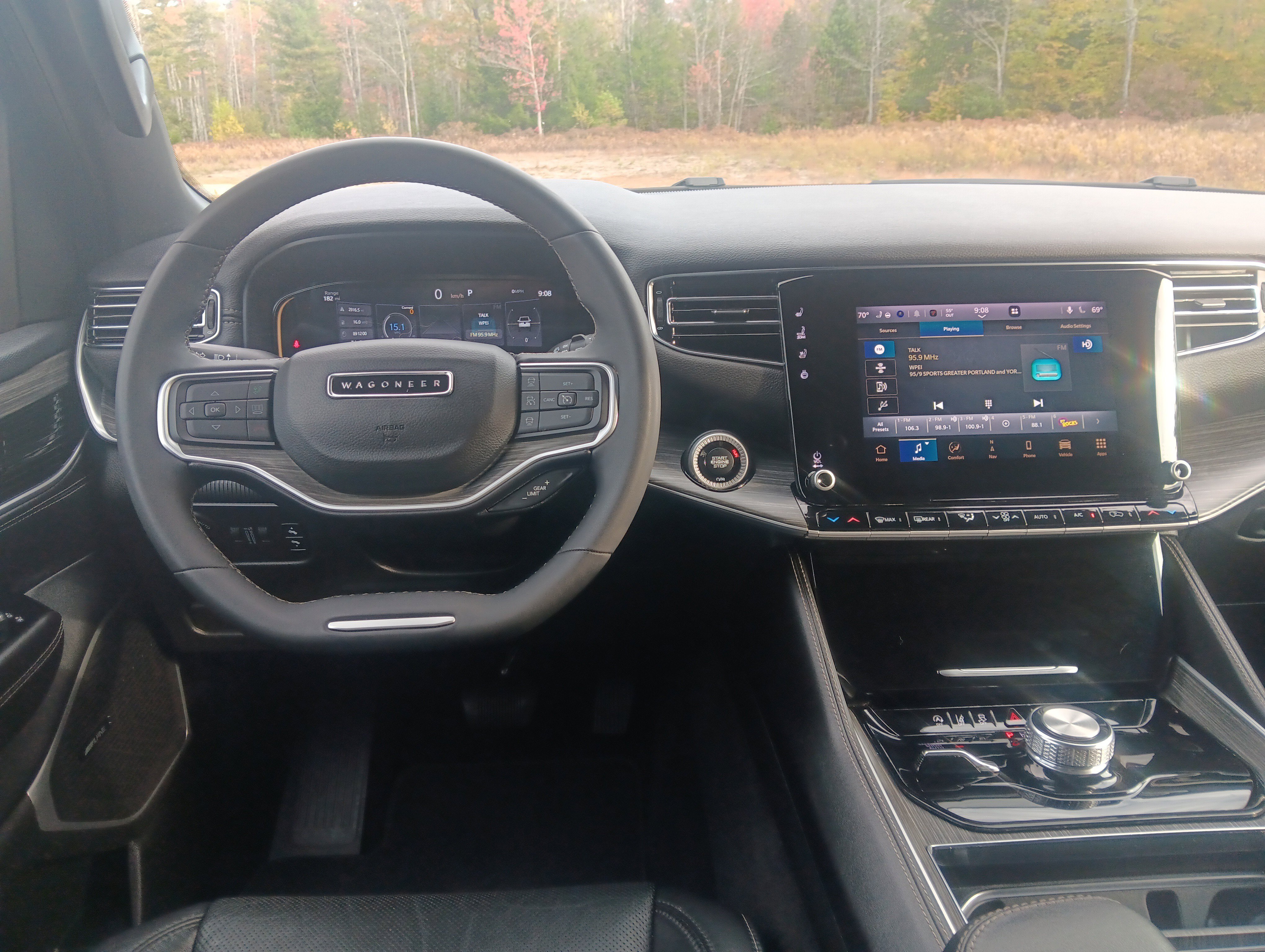 Used 2023 Jeep Wagoneer L Series II image 19