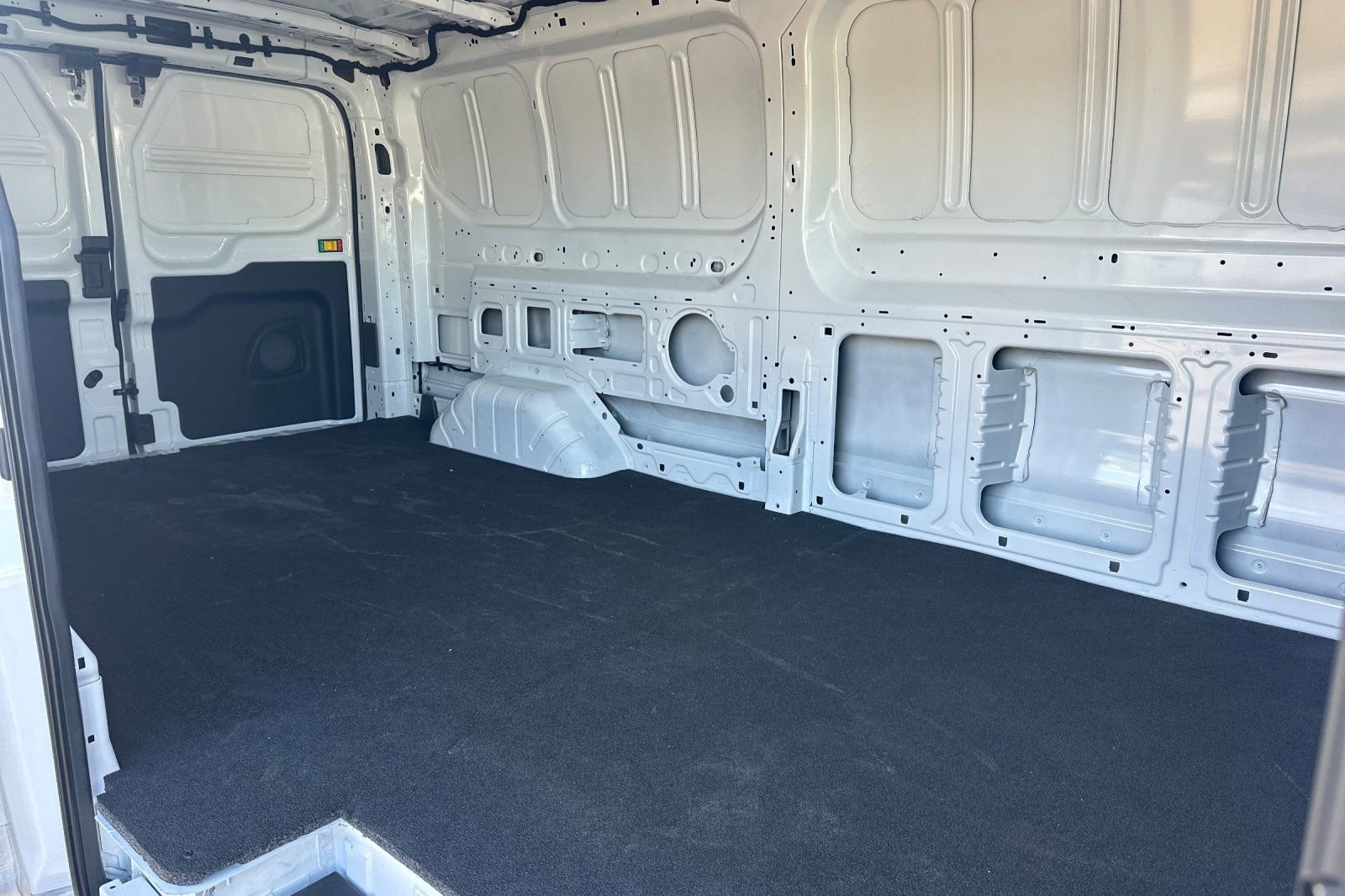 Used 2022 Ford E-Transit Low Roof image 12