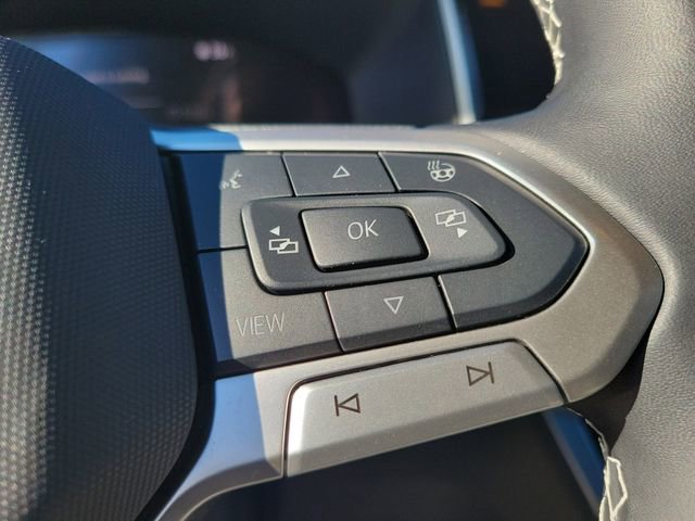Certified 2025 Volkswagen Taos SE image 24