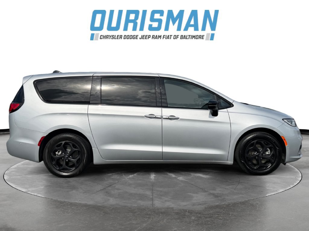 Used 2023 Chrysler Pacifica Limited w/ S Appearance Package FWD image 7