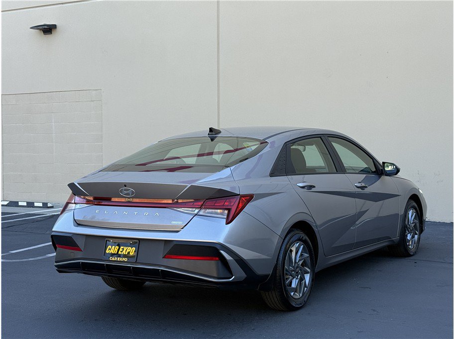 Used 2024 Hyundai Elantra Blue FWD image 6