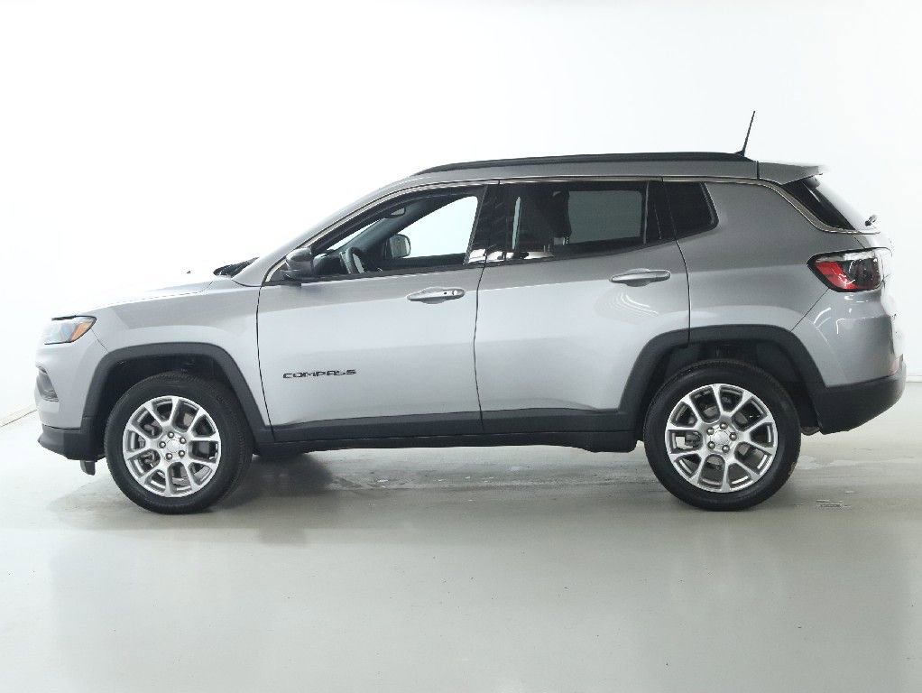 Used 2024 Jeep Compass Latitude image 38