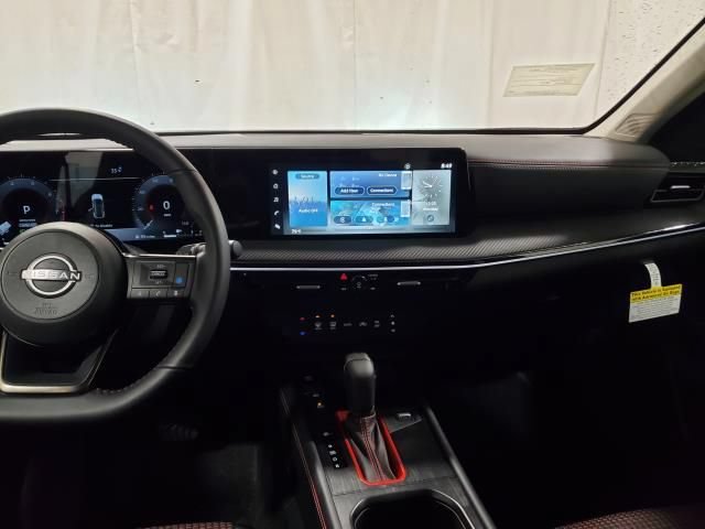 Used 2025 Nissan Kicks SR AWD/4WD image 11