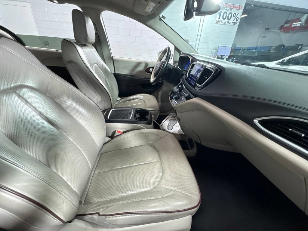 Used 2020 Chrysler Pacifica Limited FWD image 22