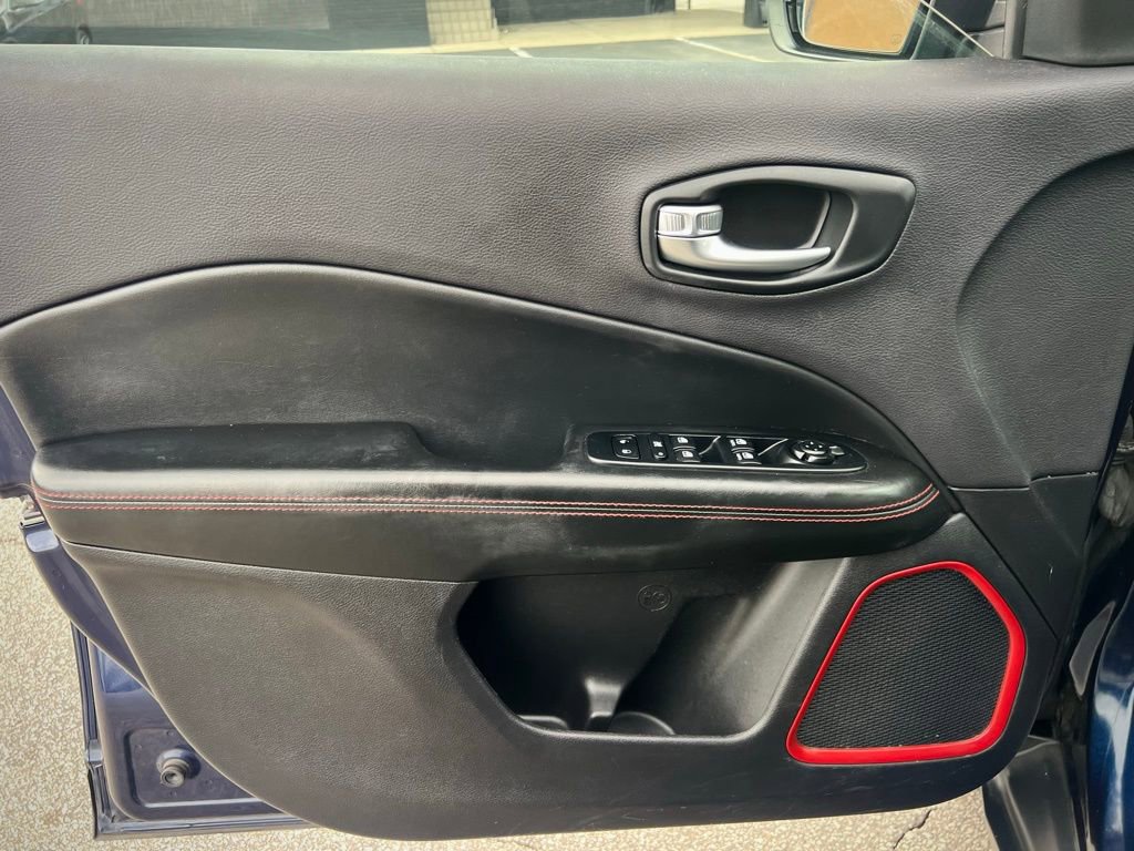 Used 2018 Jeep Compass Trailhawk AWD/4WD image 36