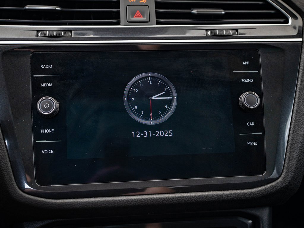 Used 2022 Volkswagen Tiguan SE w/ Panoramic Sunroof Package image 32