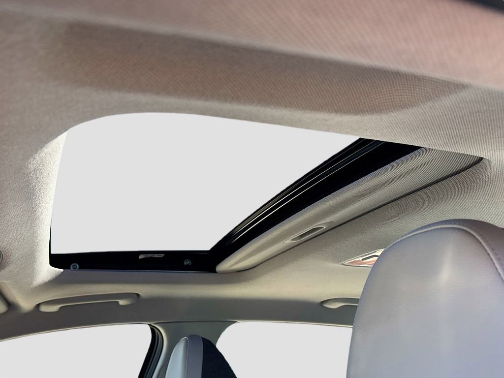 Used 2025 Hyundai Elantra Limited image 23