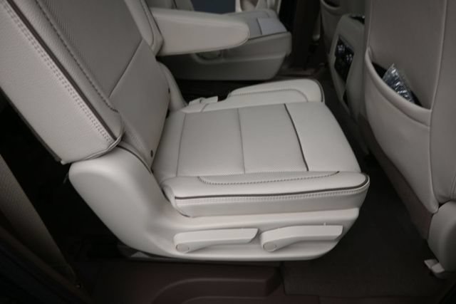 Used 2024 GMC Yukon Denali w/ Advanced Technology Package AWD/4WD image 27