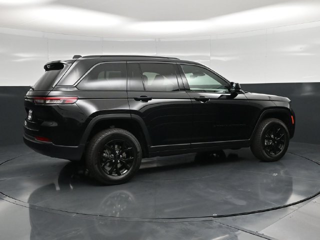 New 2026 Jeep Grand Cherokee Altitude AWD/4WD image 2