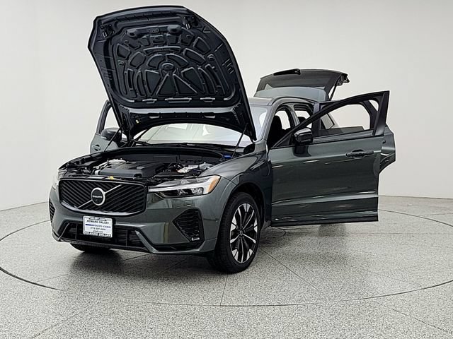 New 2026 Volvo XC60 T8 Plus w/ Protection Package Premier AWD/4WD image 9
