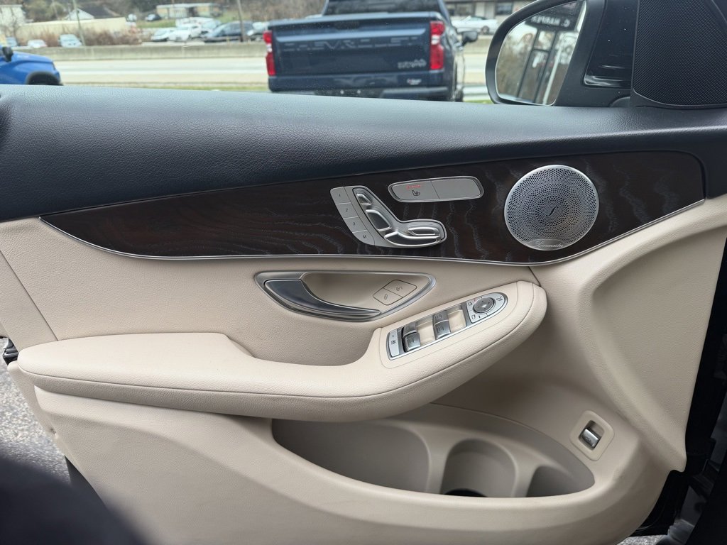 Used 2020 Mercedes-Benz GLC 300 4MATIC Coupe image 30