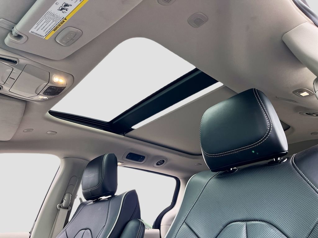 Certified 2024 Chrysler Pacifica Limited image 22