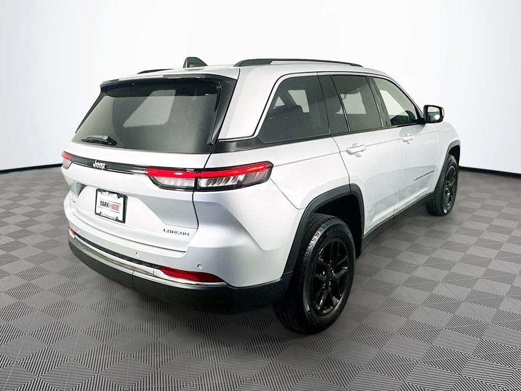 Certified 2023 Jeep Grand Cherokee Laredo w/ Luxury Tech Group I AWD/4WD image 12