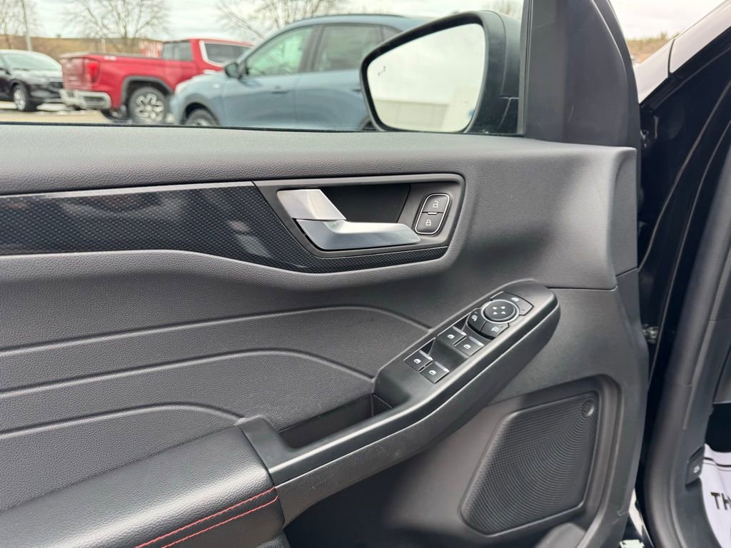 Used 2025 Ford Escape ST-Line image 13