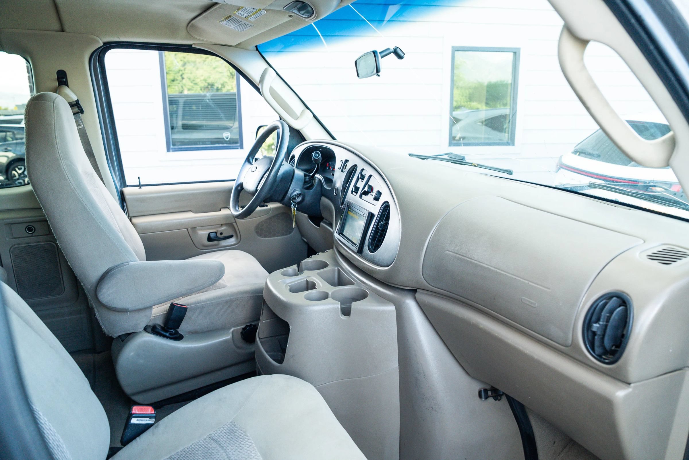 Used 2006 Ford E-350 and Econoline 350 XL RWD image 22