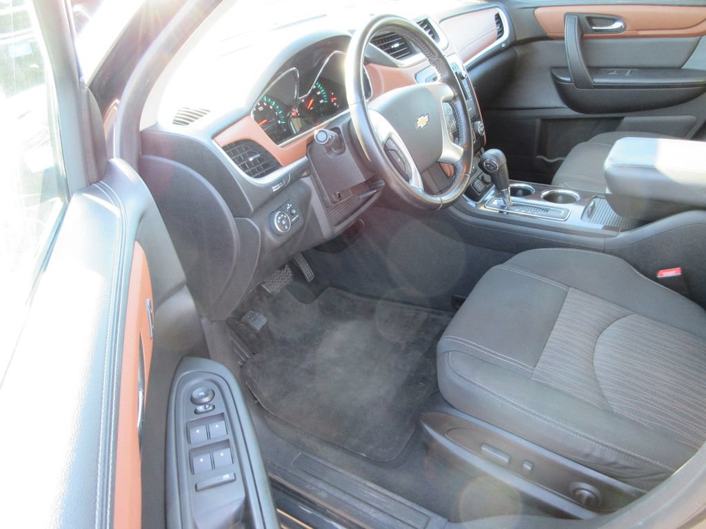 Certified 2017 Chevrolet Traverse LT FWD image 13