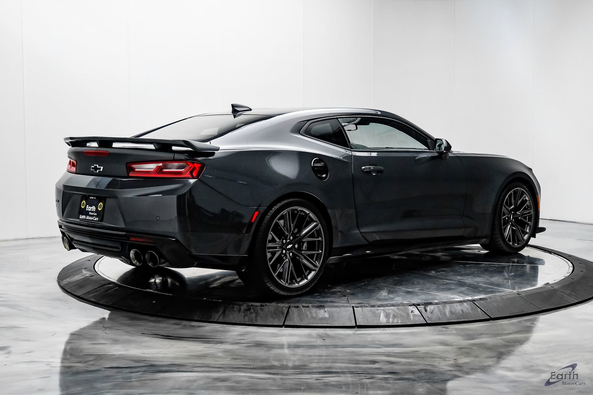 Used 2018 Chevrolet Camaro ZL1 RWD image 13