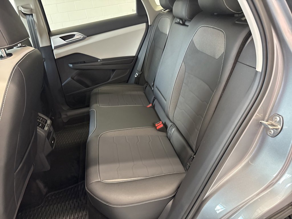 Certified 2025 Volkswagen Taos SE image 27