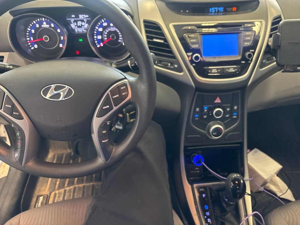 Used 2015 Hyundai Elantra SE w/ Option Group 02 FWD image 4