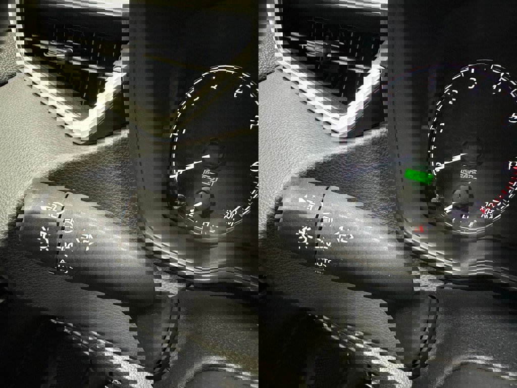 Used 2025 Toyota Corolla SE image 22