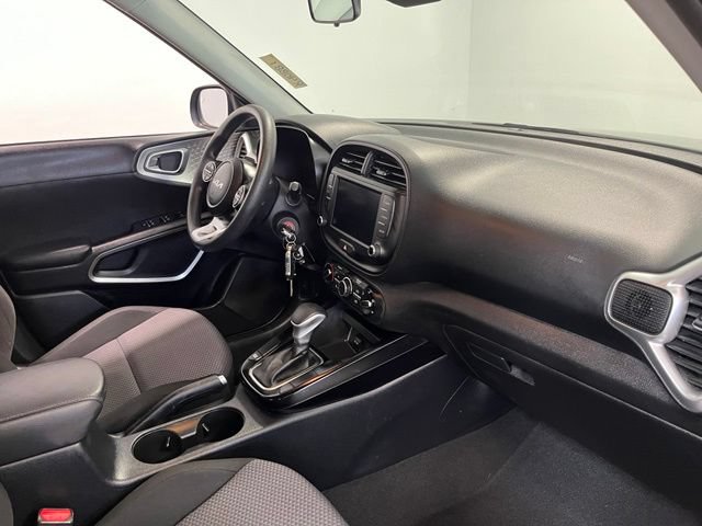 Used 2024 Kia Soul LX w/ Option Group 015 FWD image 11