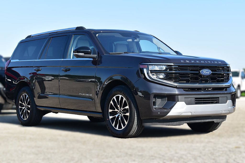 Certified 2025 Ford Expedition Max Platinum AWD/4WD image 3