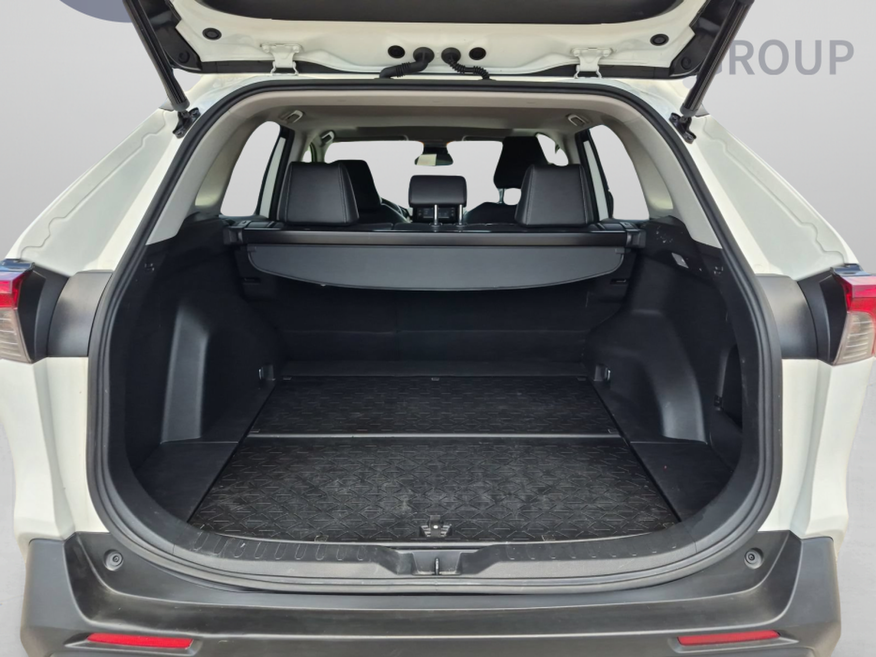 Used 2019 Toyota RAV4 XLE Premium FWD image 29