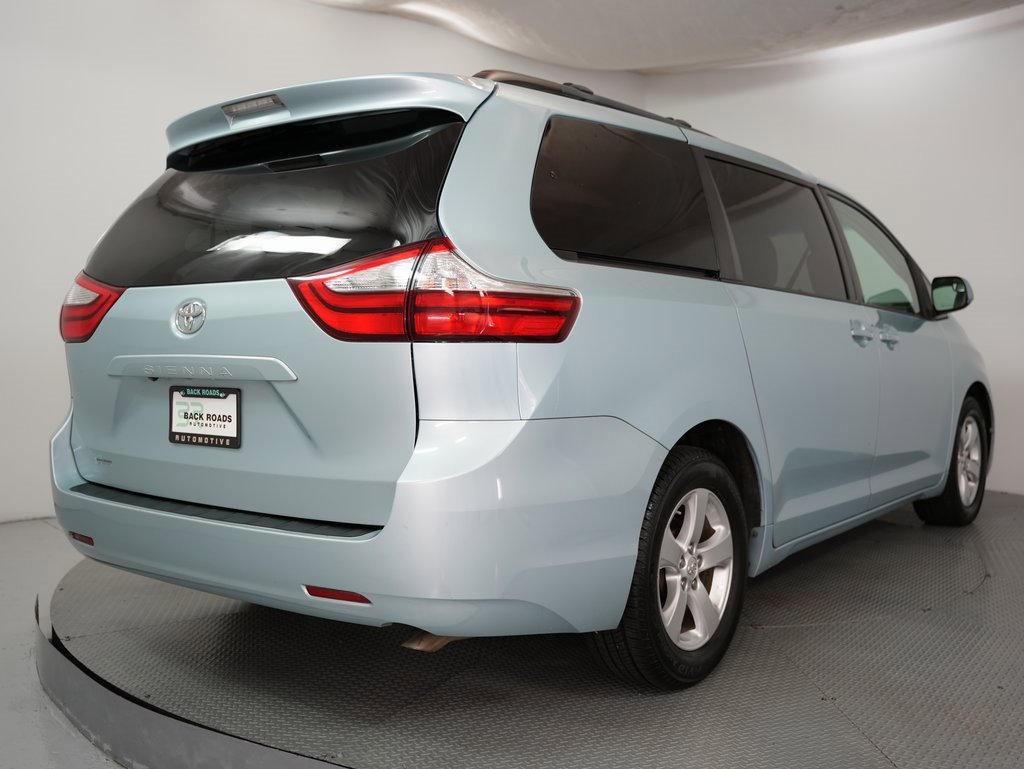 Used 2015 Toyota Sienna LE image 9