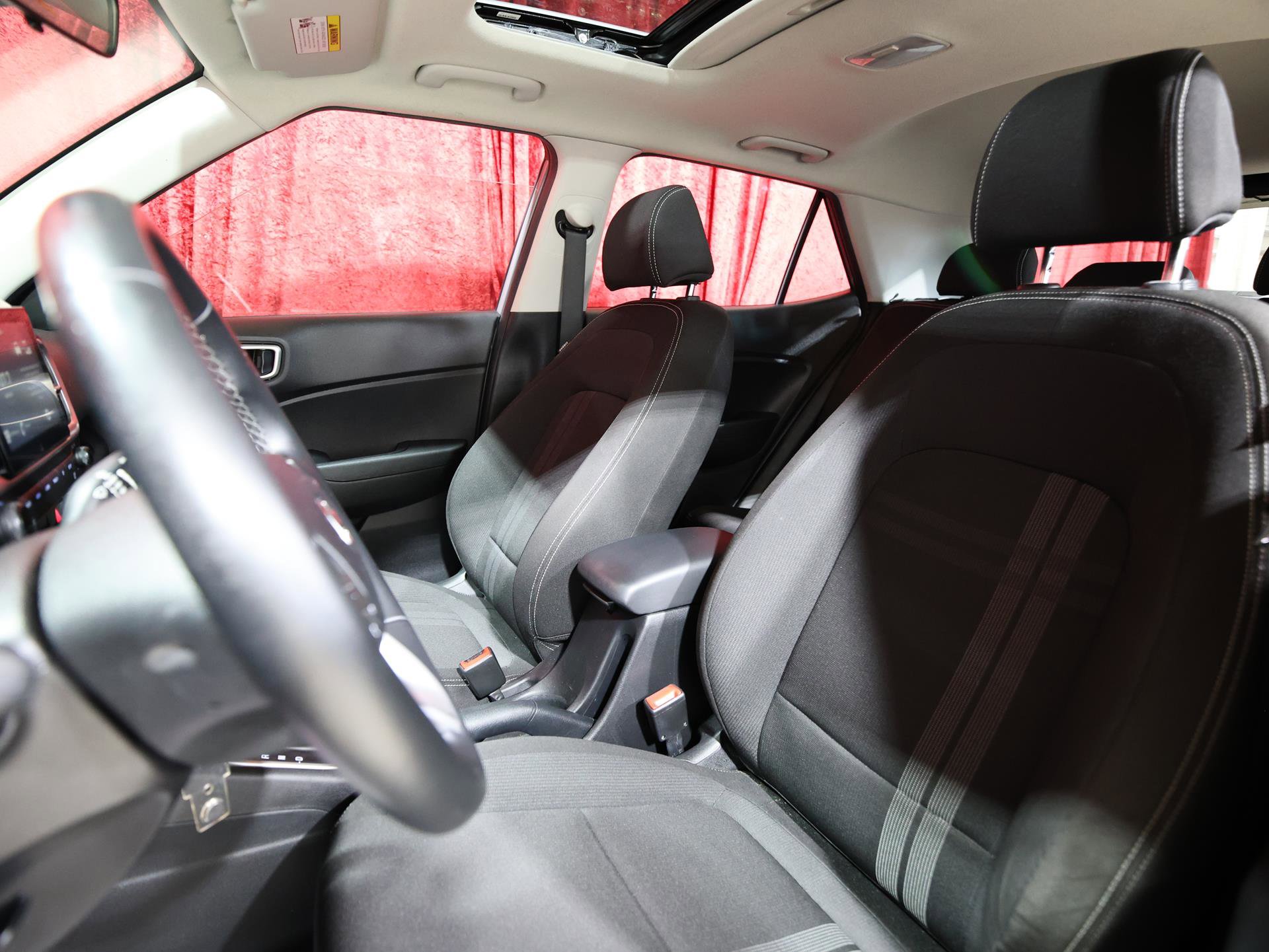 Used 2020 Hyundai Venue SEL w/ Convenience Package image 13