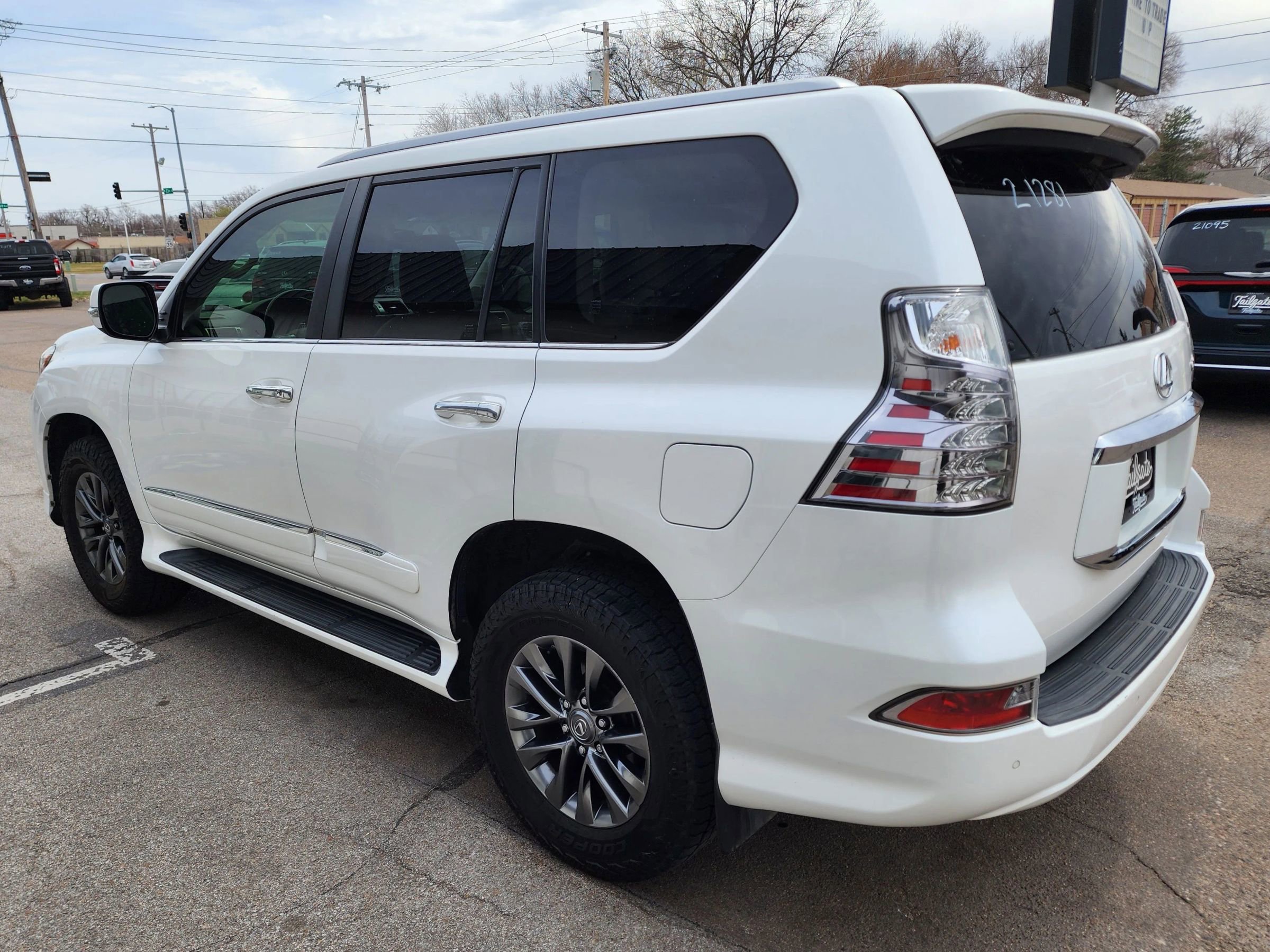 Used 2017 Lexus GX 460 Premium image 5