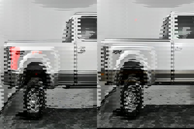 Used 2017 Ford F350 King Ranch w/ FX4 Off-Road Package AWD/4WD image 10