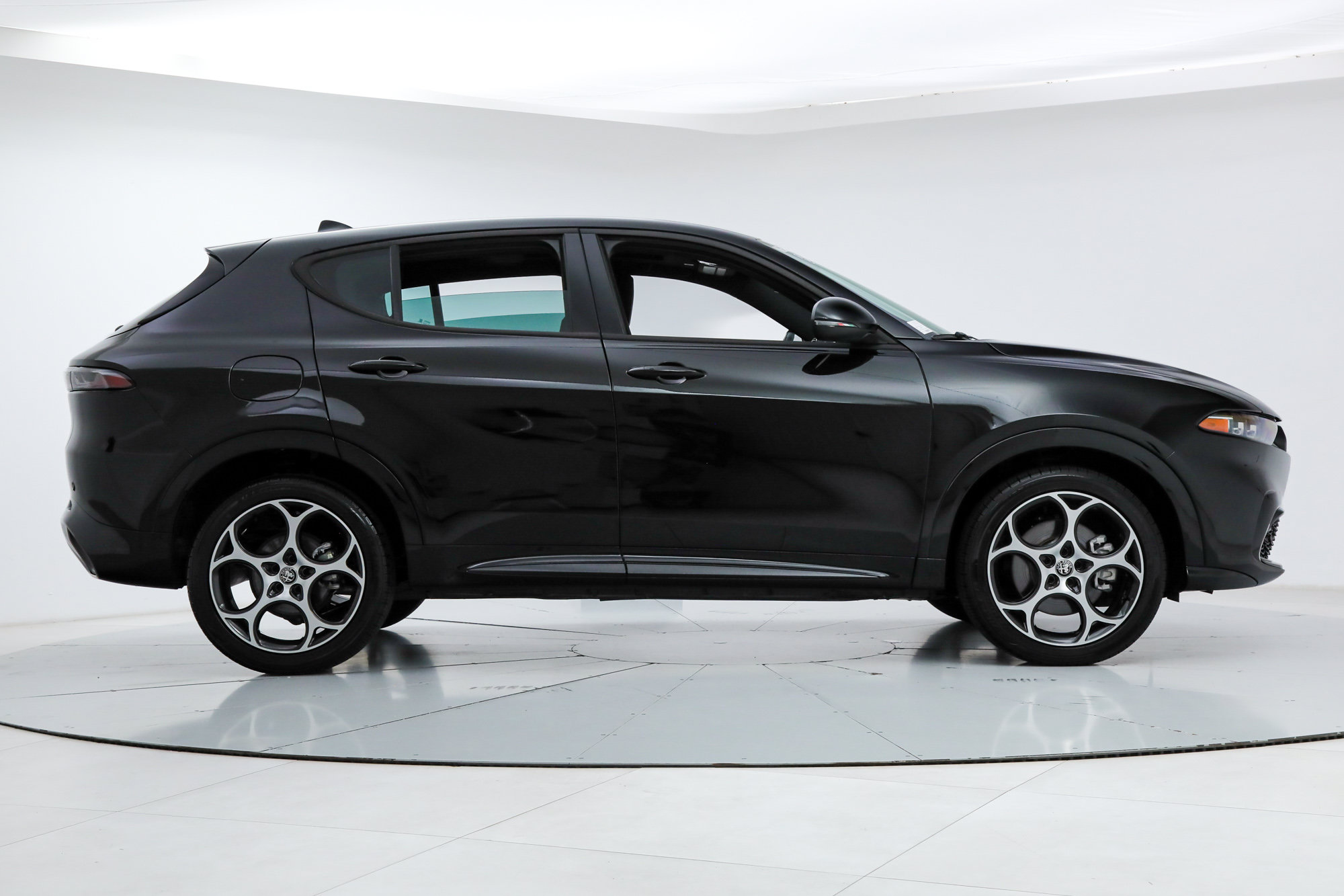 New 2025 Alfa Romeo Tonale AWD/4WD image 6