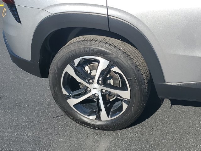 Certified 2024 Chevrolet Trax RS w/ Sunroof Package FWD image 5