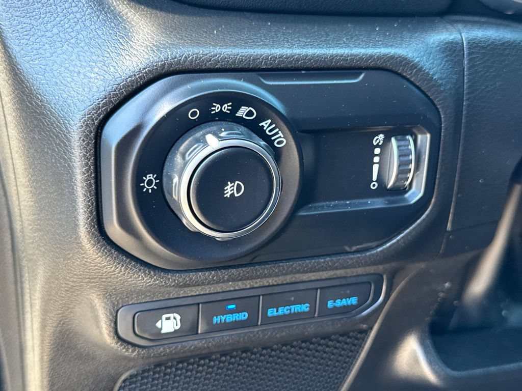 Used 2023 Jeep Wrangler Unlimited Sahara AWD/4WD image 27