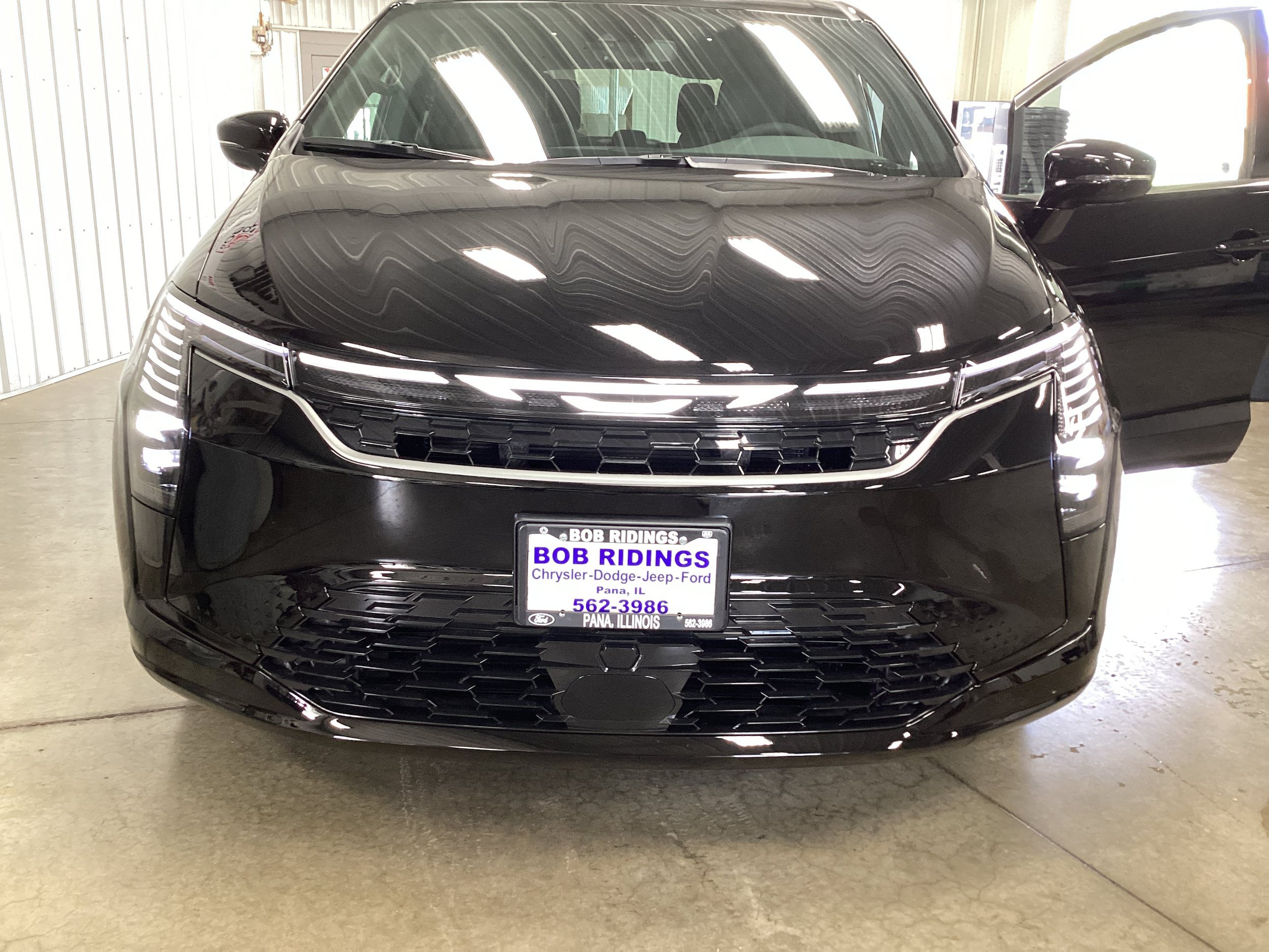 New 2027 Chrysler Pacifica Select w/ Family Tech Group AWD/4WD image 9
