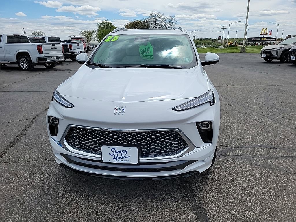 Used 2025 Buick Encore GX Avenir w/ Avenir Technology Package AWD/4WD image 2