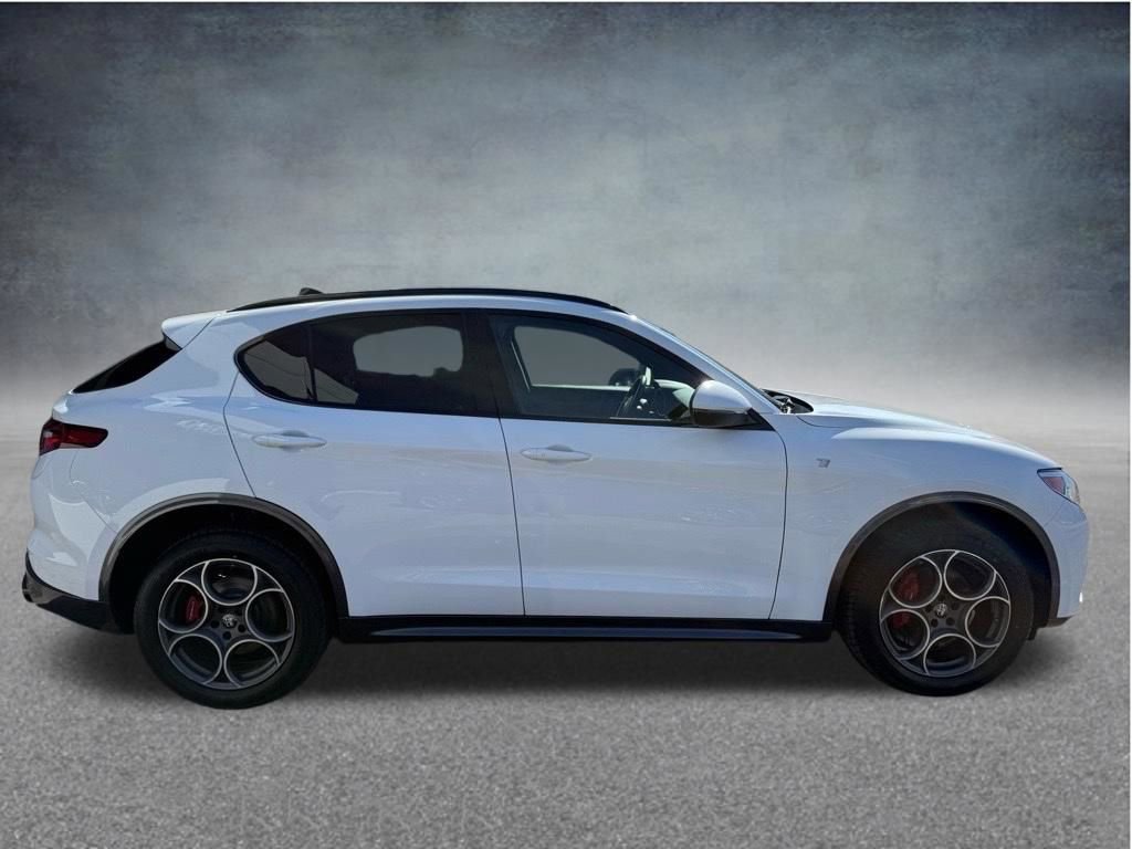 Used 2023 Alfa Romeo Stelvio Ti image 6
