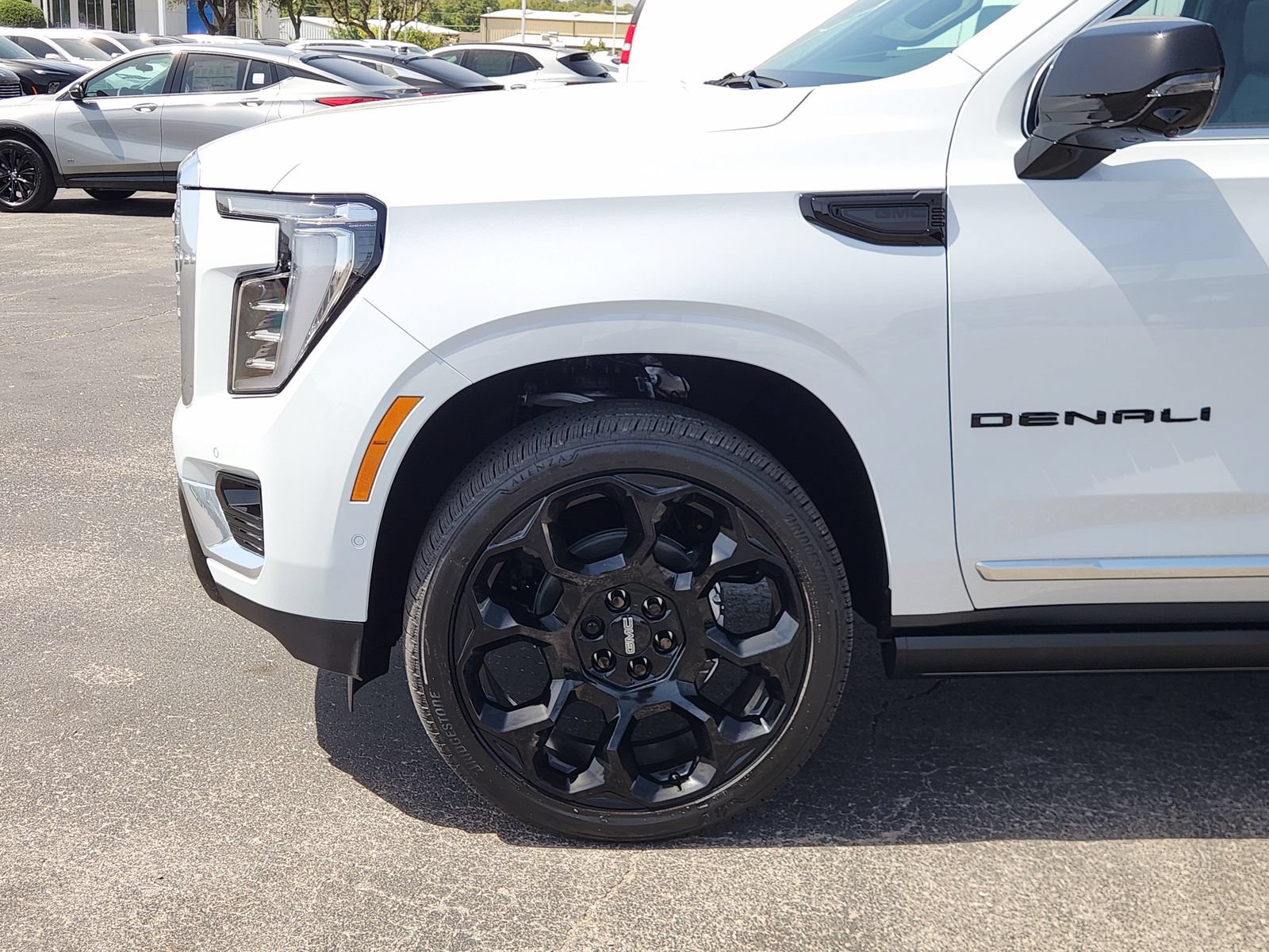 New 2026 GMC Yukon Denali w/ Denali Reserve Package AWD/4WD image 9