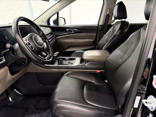 Used 2025 Kia Carnival FWD image 12